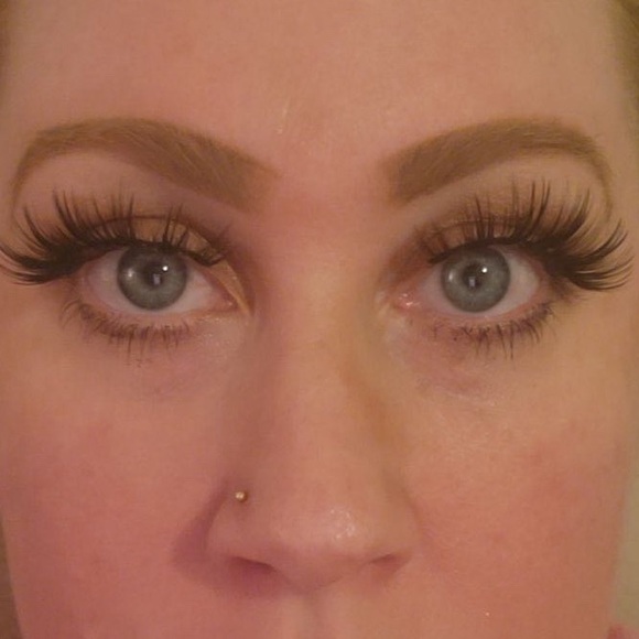 Lashes- Natural Eyelashes - Picture 4 of 8
